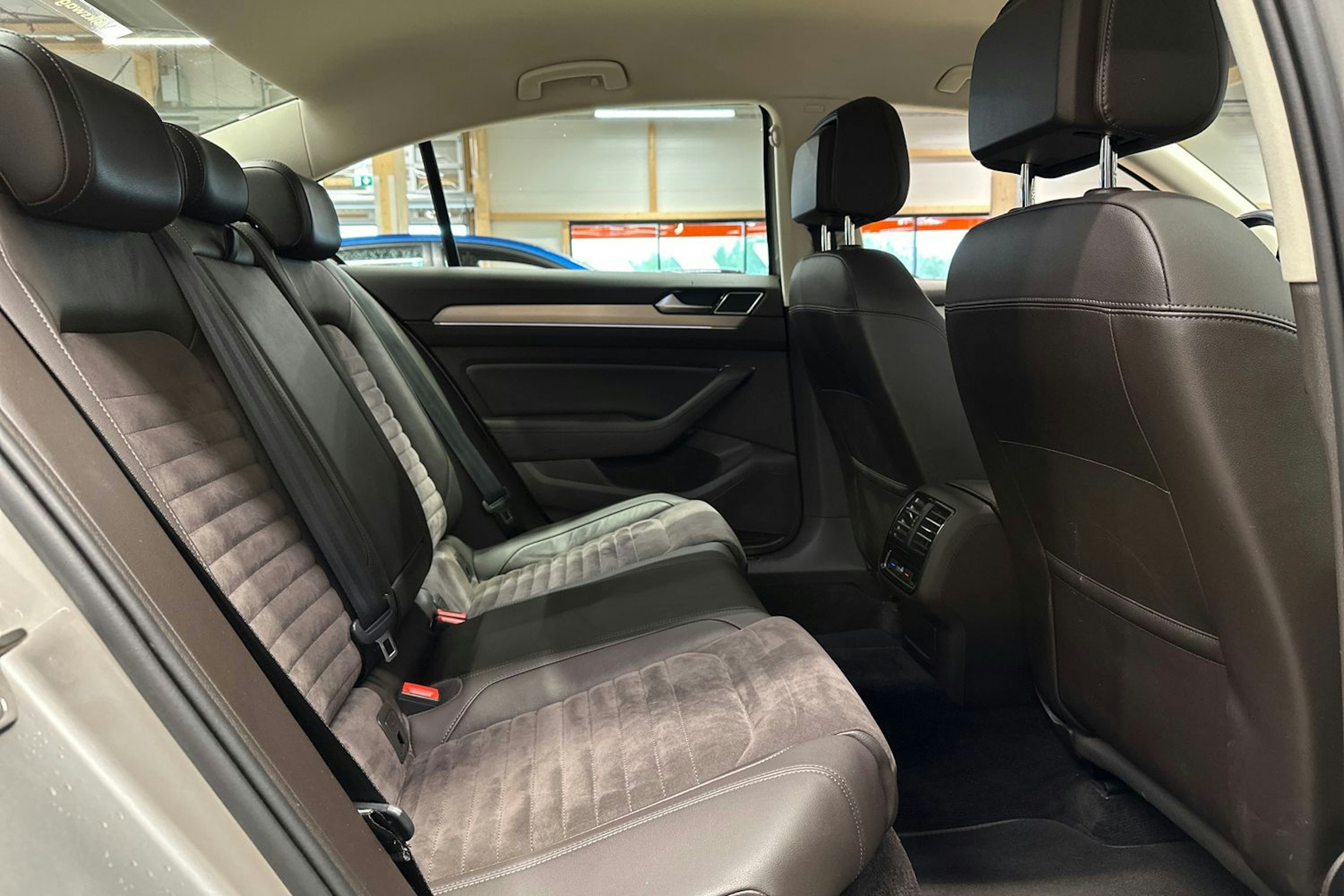 harmaa Volkswagen Passat 2015 kuva 16.