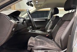 harmaa Volkswagen Passat 2015 kuva 17.