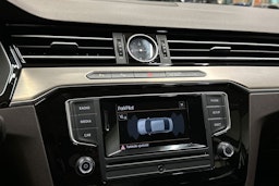 harmaa Volkswagen Passat 2015 kuva 20.