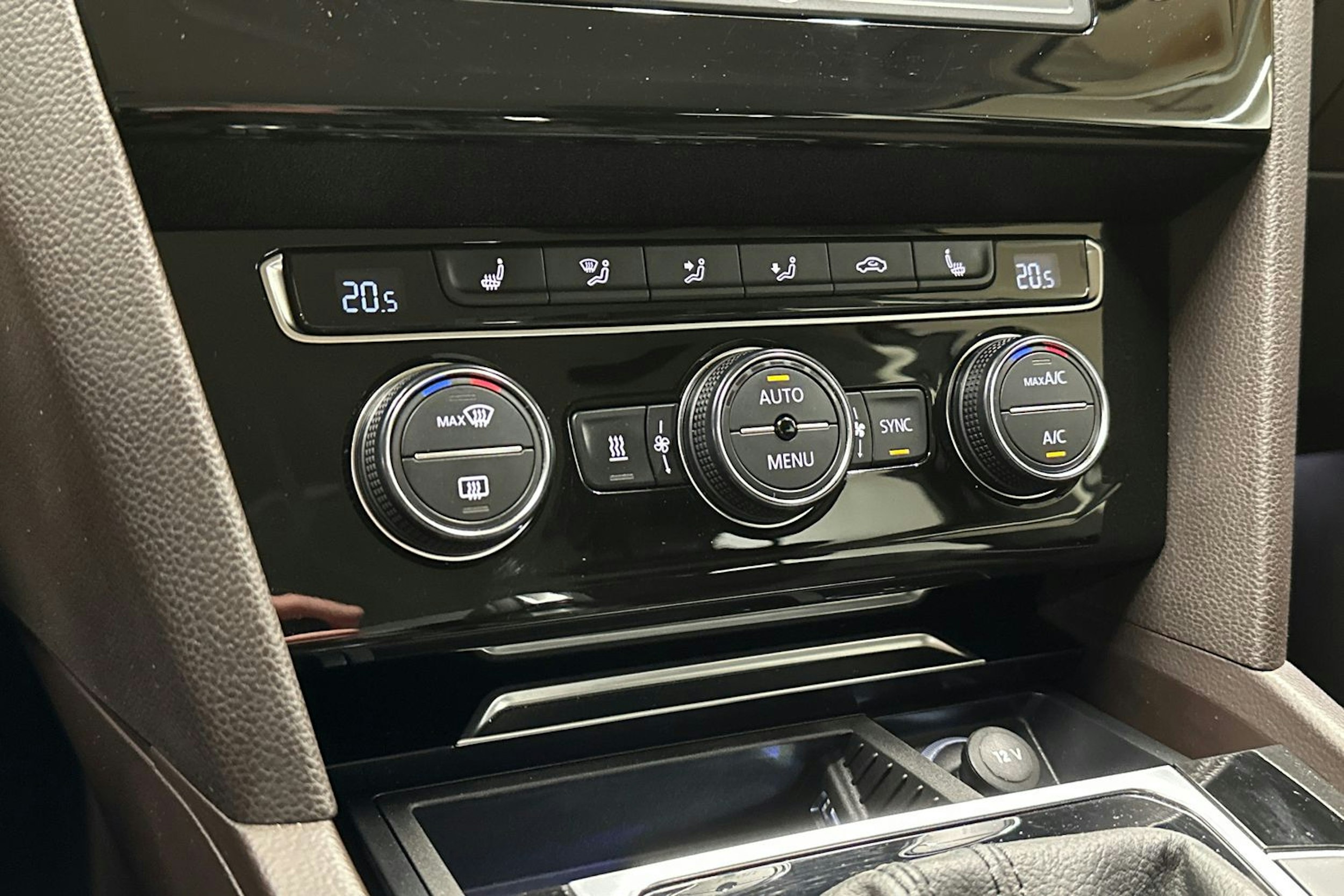 harmaa Volkswagen Passat 2015 kuva 23.