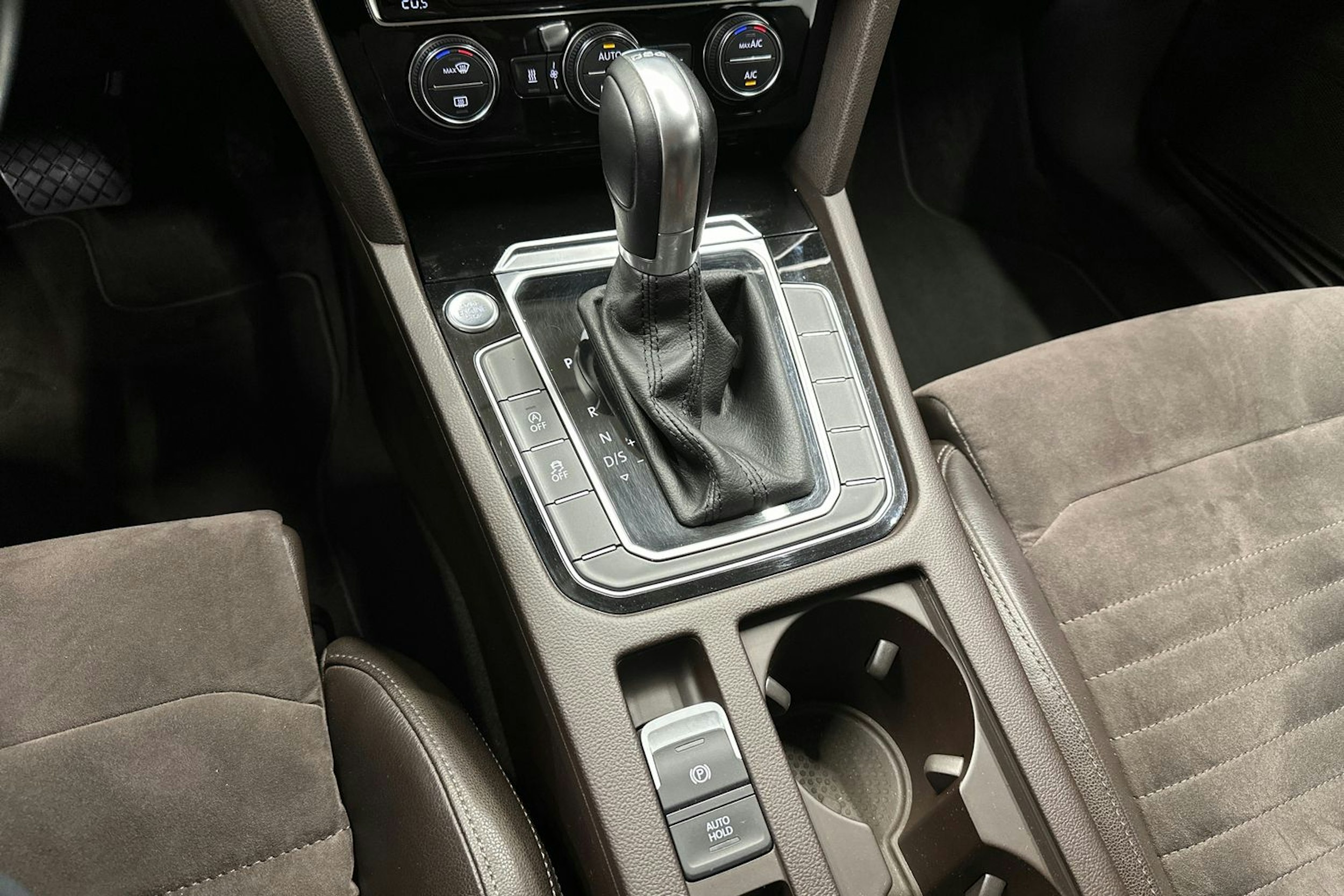 harmaa Volkswagen Passat 2015 kuva 24.