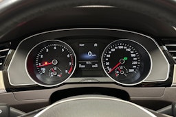 harmaa Volkswagen Passat 2015 kuva 26.