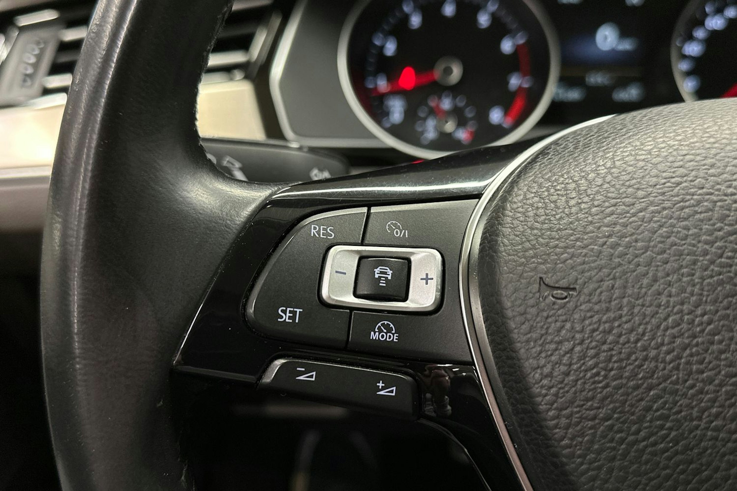 harmaa Volkswagen Passat 2015 kuva 27.