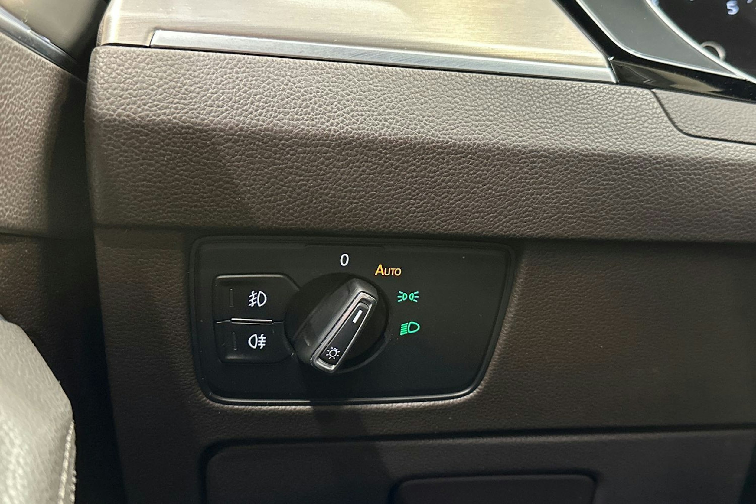 harmaa Volkswagen Passat 2015 kuva 29.