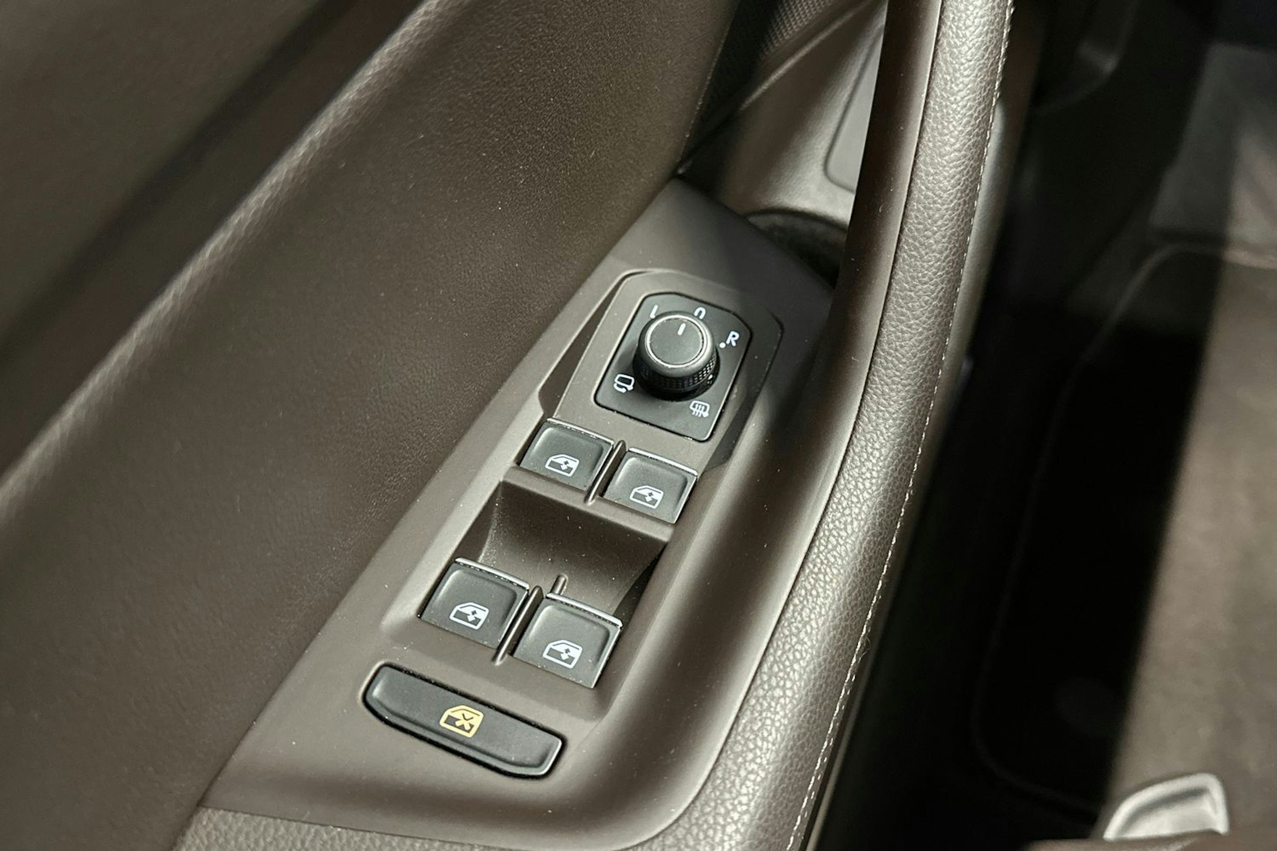 harmaa Volkswagen Passat 2015 kuva 30.