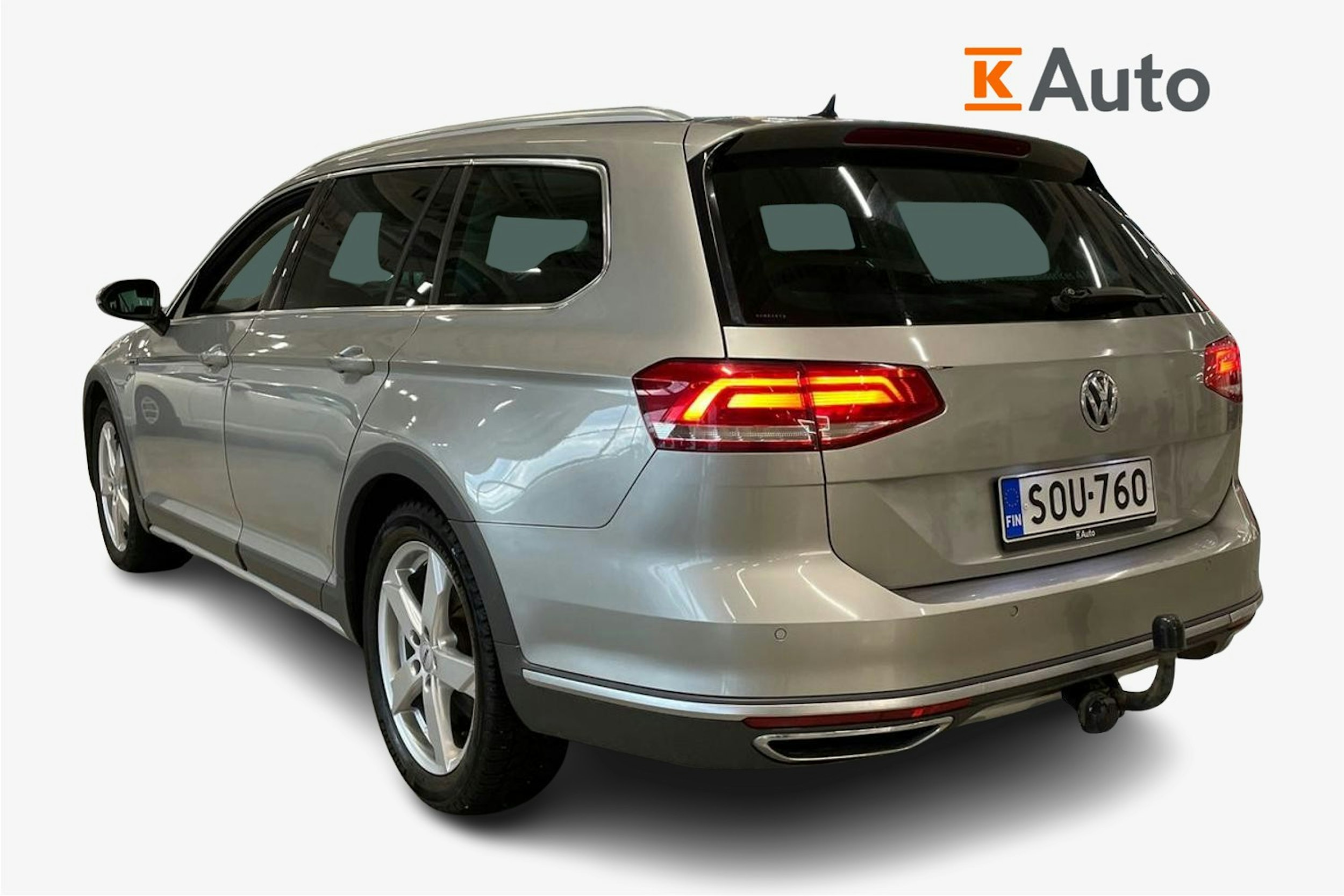 ruskea (beige) Volkswagen Passat 2015 kuva 2.