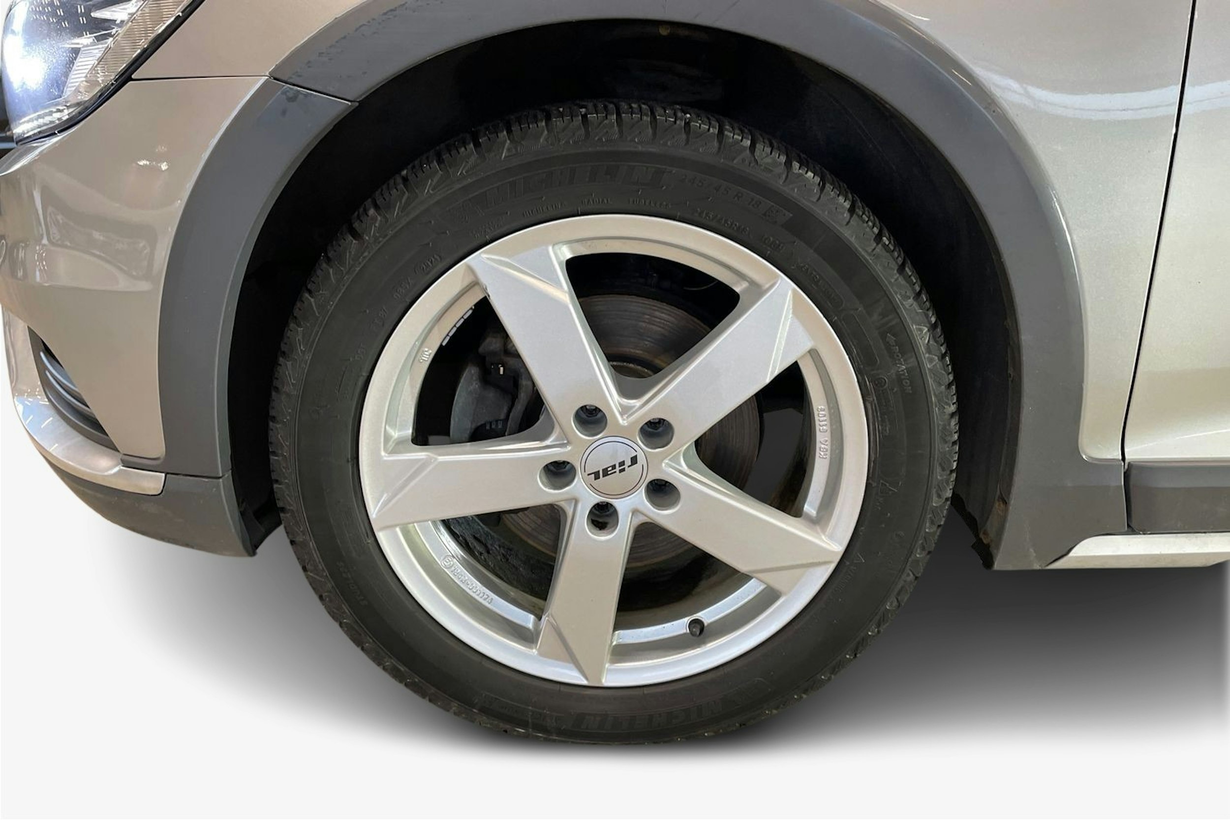 ruskea (beige) Volkswagen Passat 2015 kuva 11.