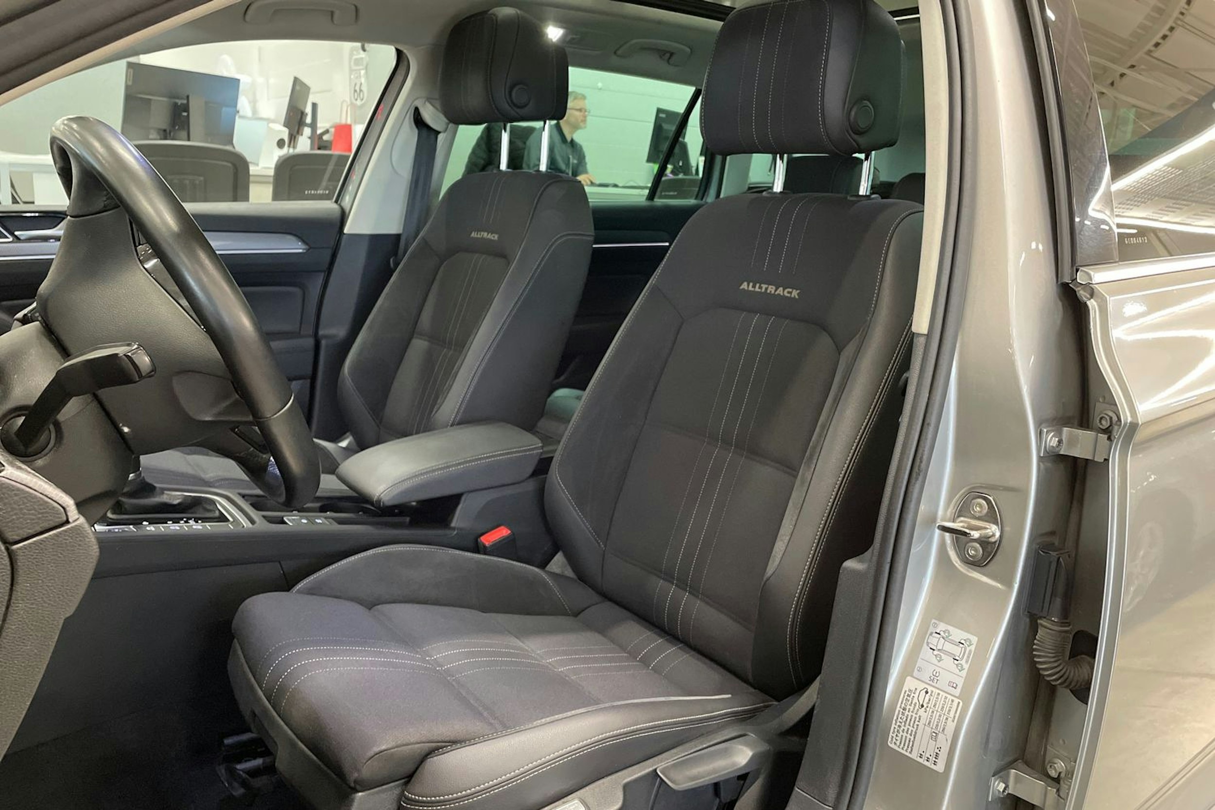 ruskea (beige) Volkswagen Passat 2015 kuva 14.