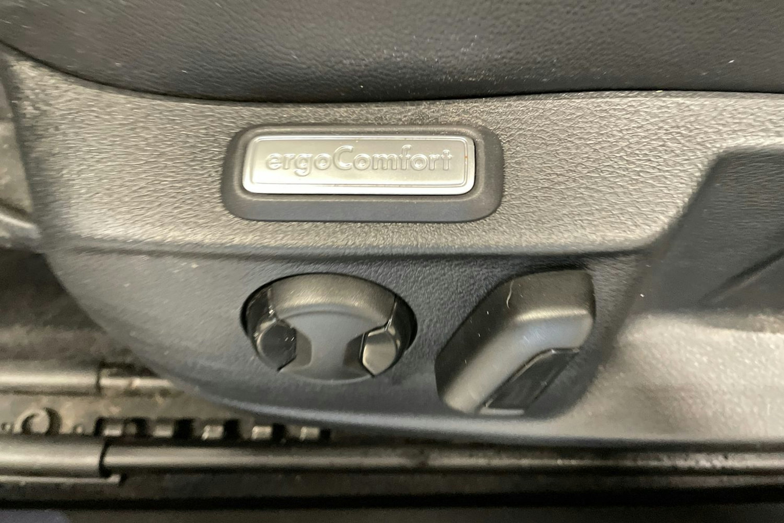 ruskea (beige) Volkswagen Passat 2015 kuva 15.