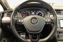 ruskea (beige) Volkswagen Passat 2015 kuva 16.