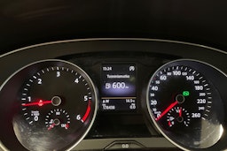 ruskea (beige) Volkswagen Passat 2015 kuva 19.