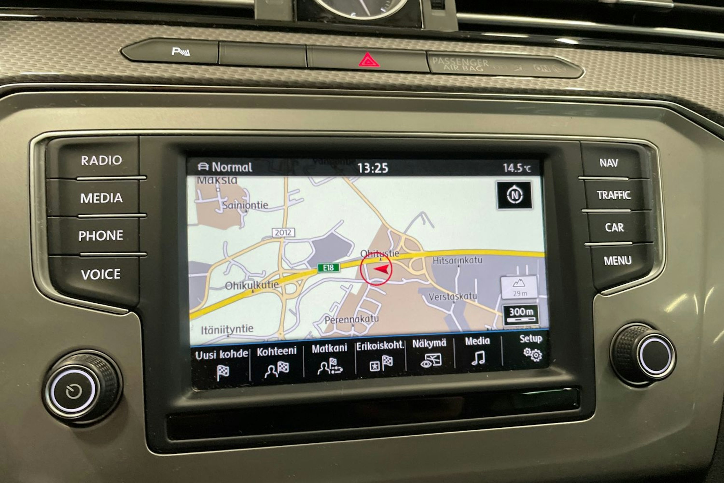 ruskea (beige) Volkswagen Passat 2015 kuva 24.