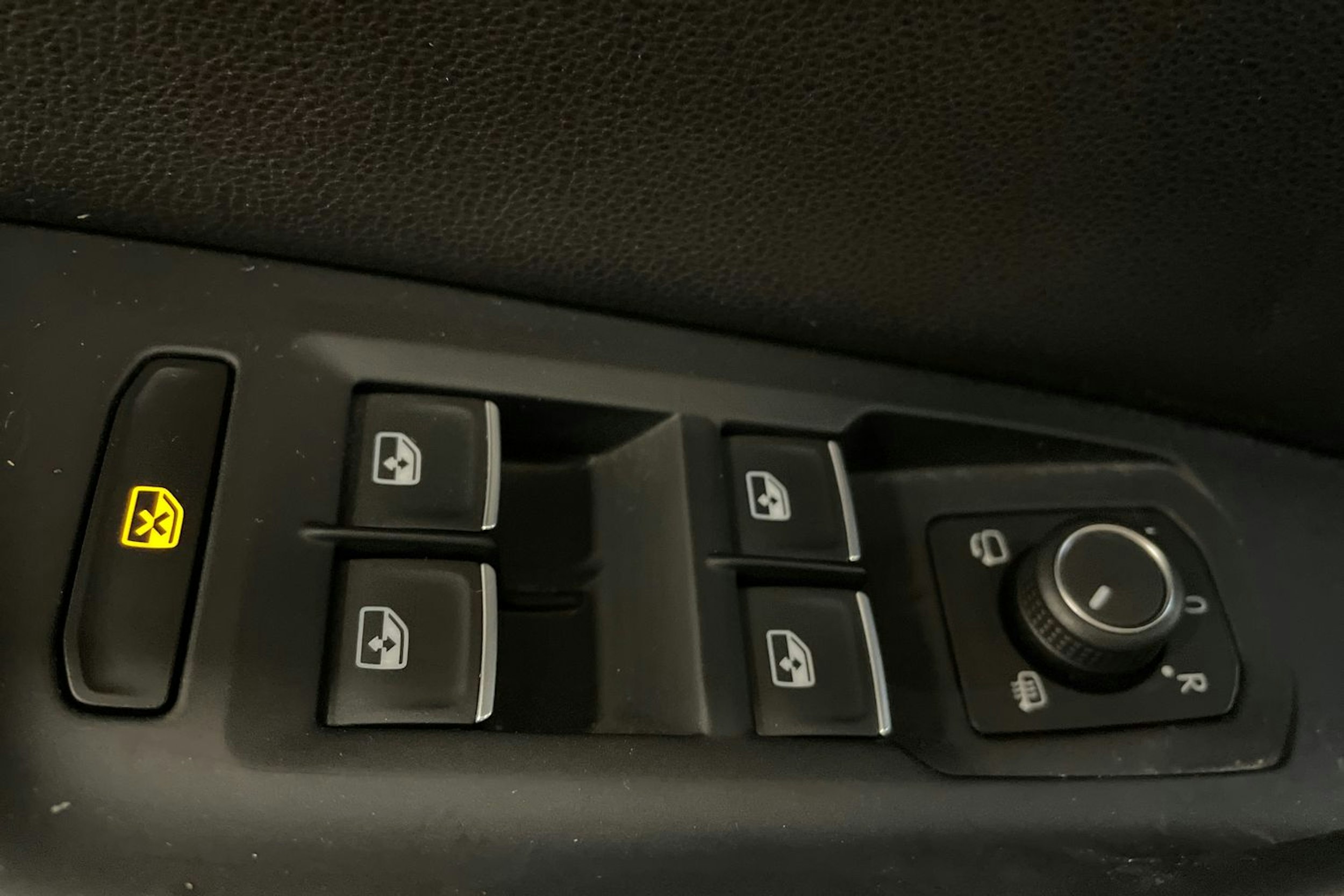 ruskea (beige) Volkswagen Passat 2015 kuva 33.