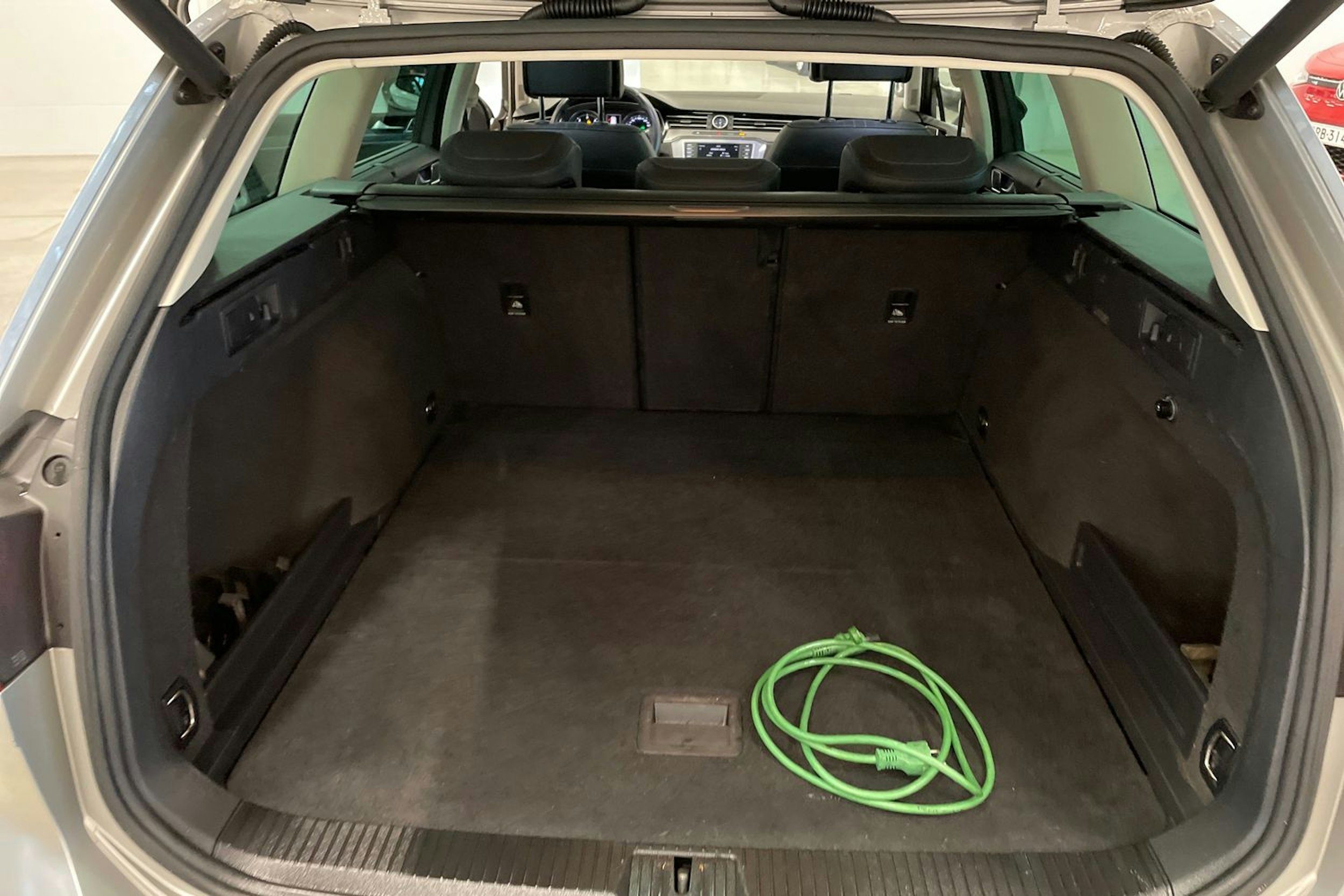 ruskea (beige) Volkswagen Passat 2015 kuva 36.