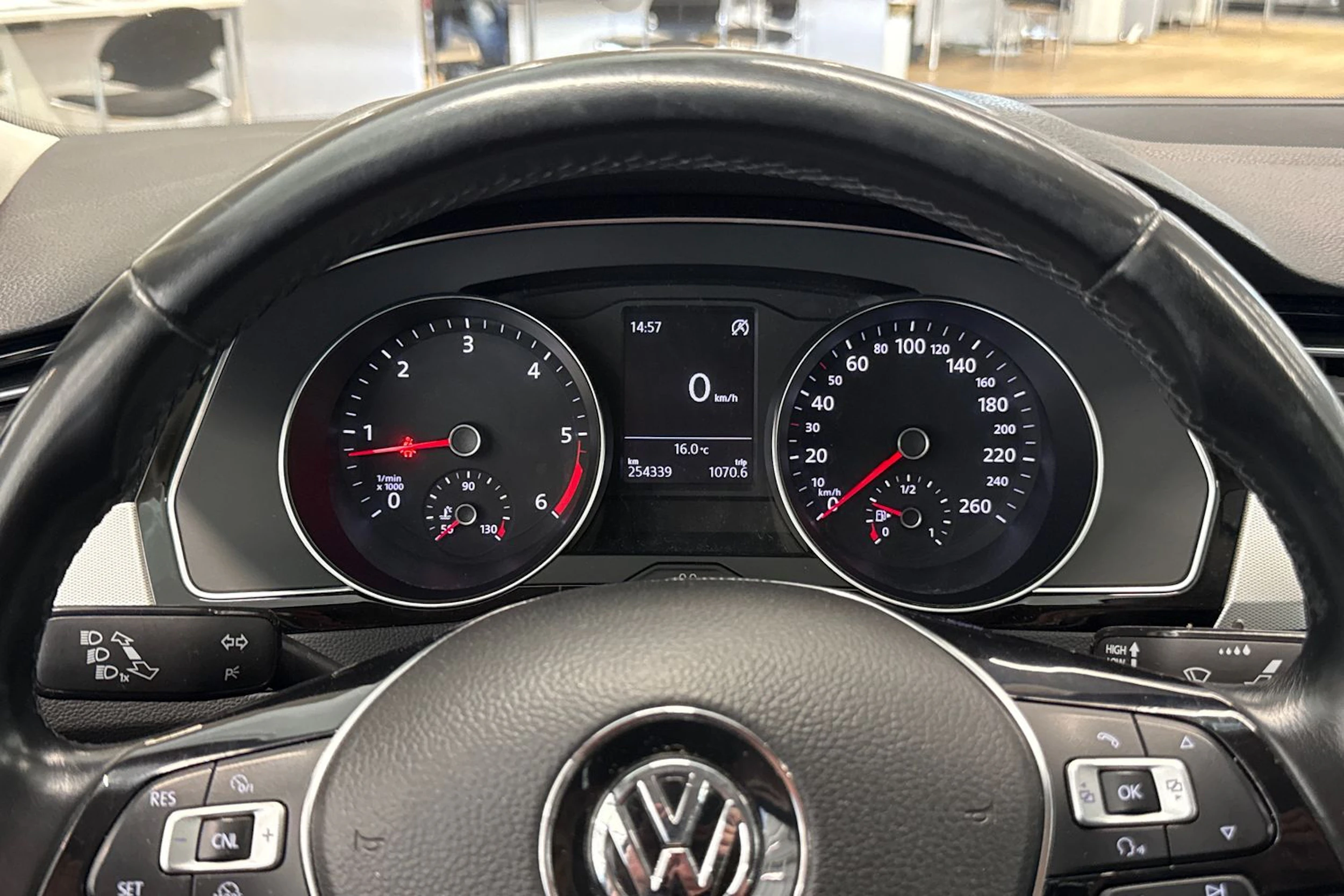 Musta Volkswagen PASSAT 2015 kuva 11.