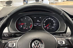 Musta Volkswagen PASSAT 2015 kuva 11.