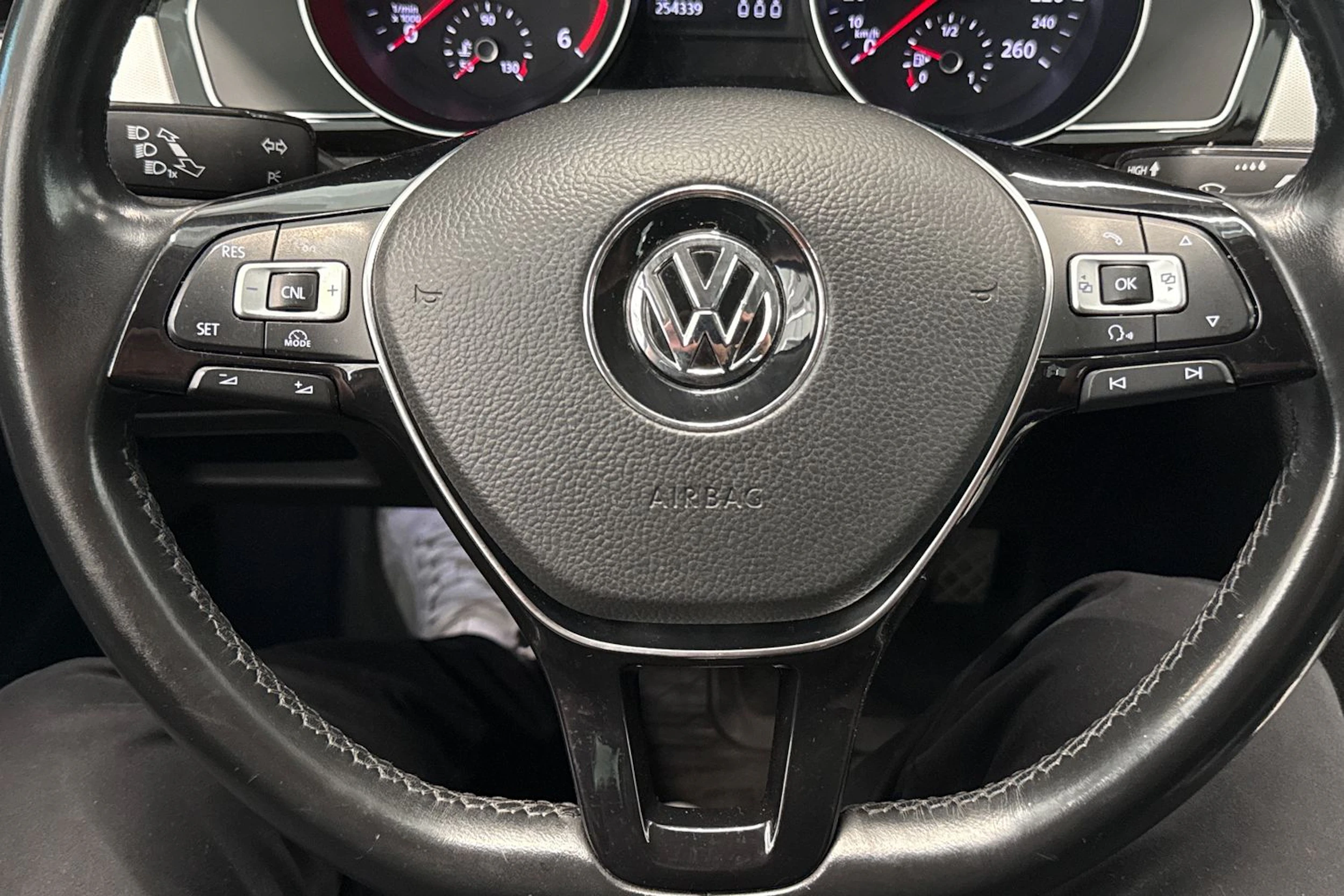 Musta Volkswagen PASSAT 2015 kuva 12.
