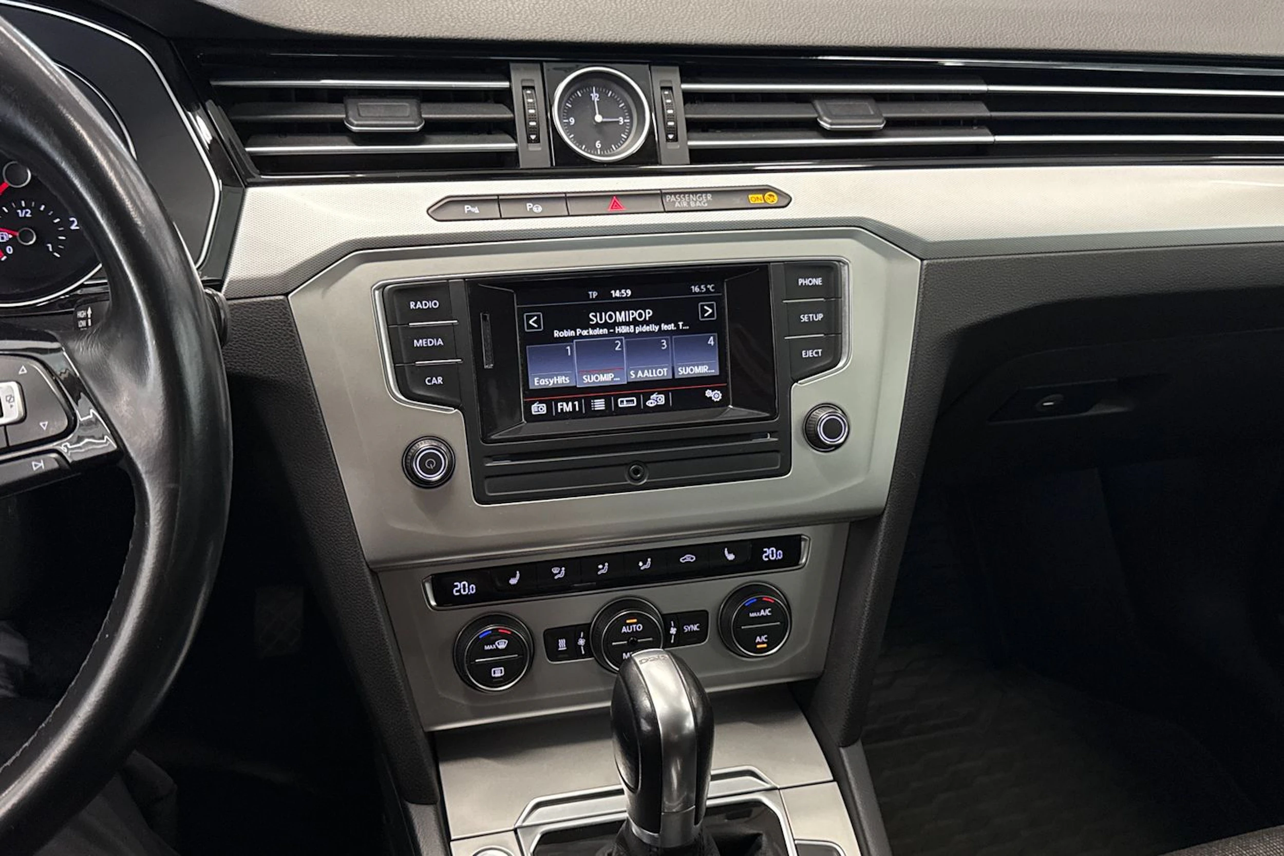 Musta Volkswagen PASSAT 2015 kuva 13.