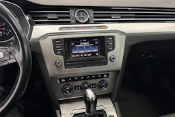 Musta Volkswagen PASSAT 2015 kuva 13.