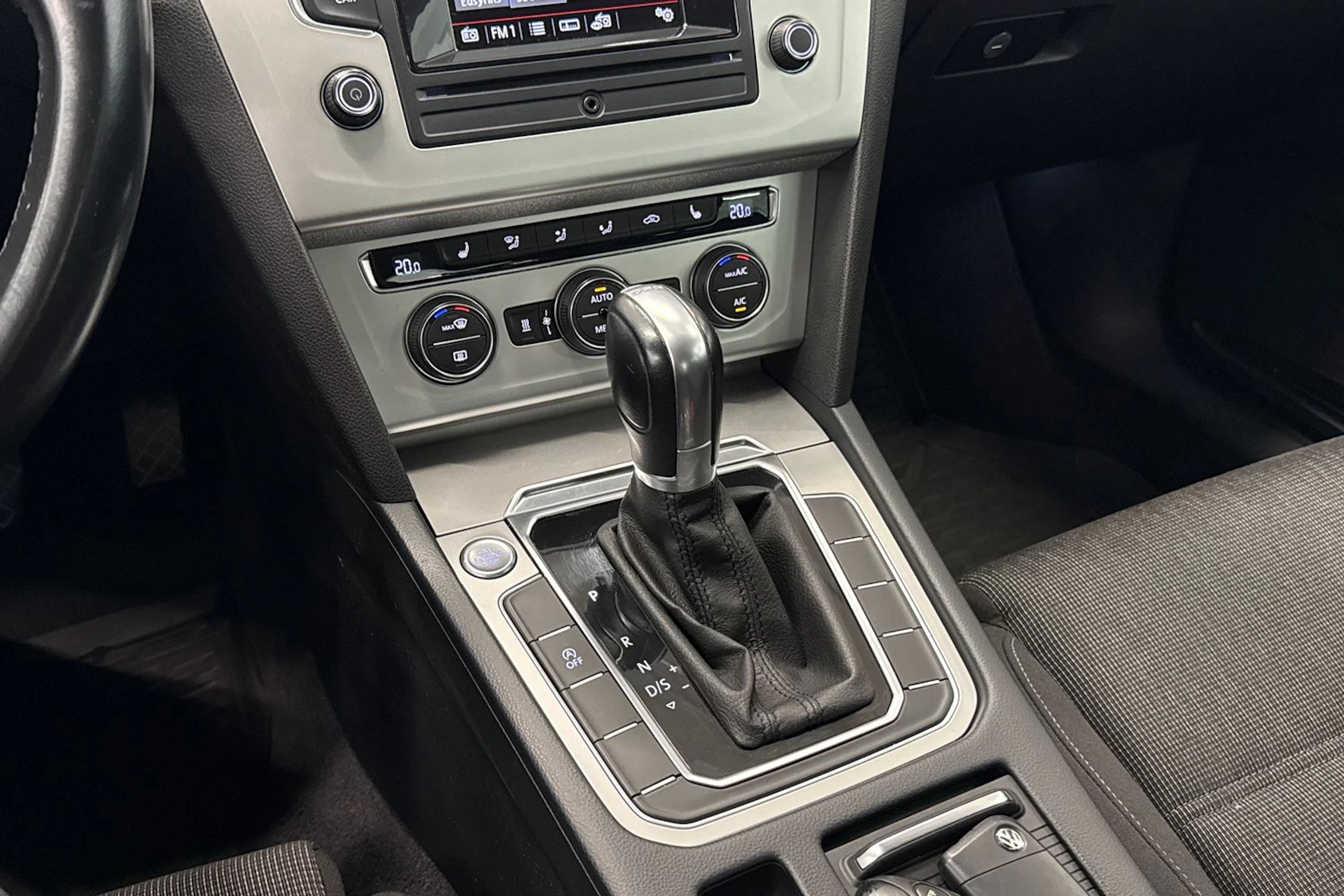 Musta Volkswagen PASSAT 2015 kuva 15.