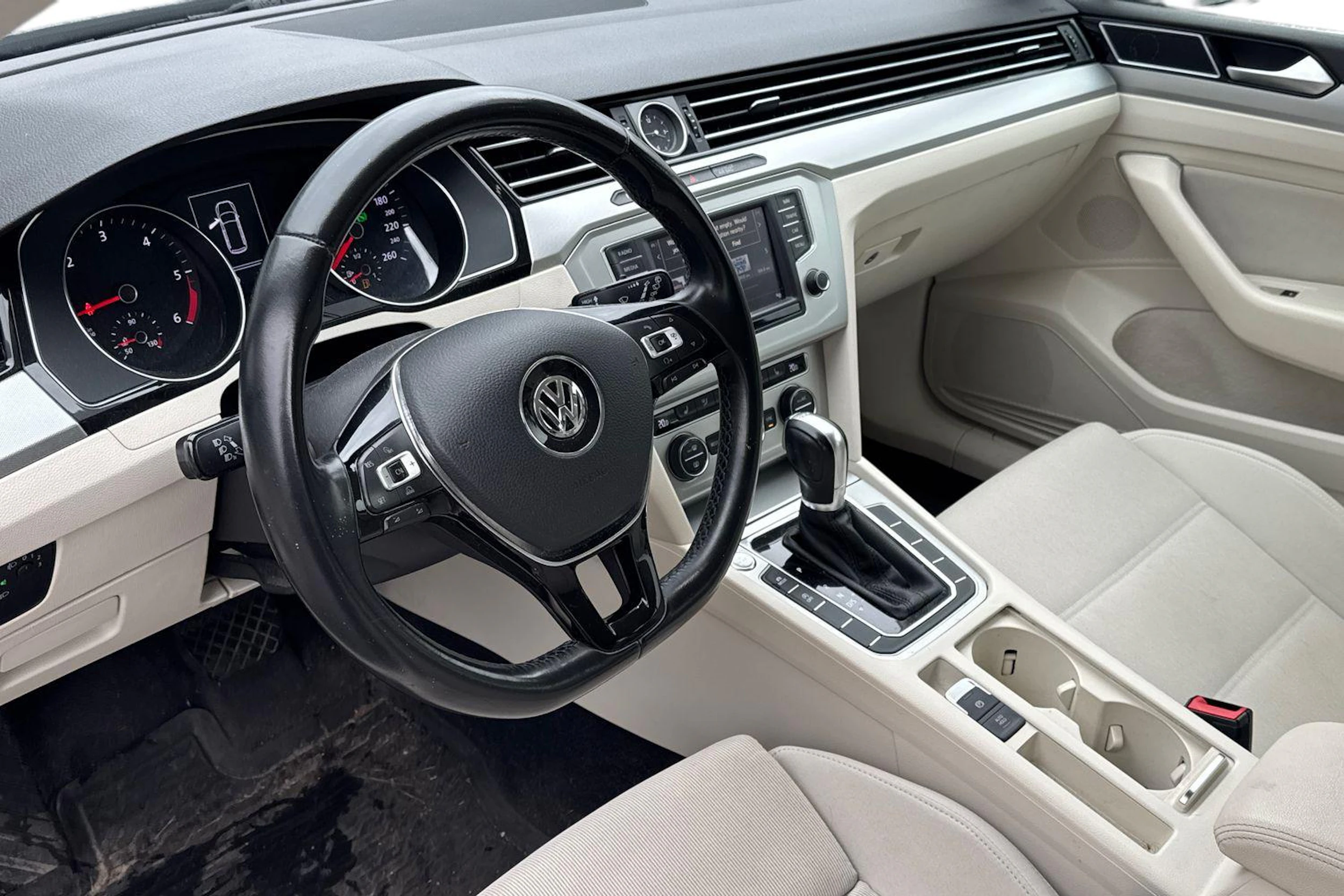 musta Volkswagen Passat 2015 kuva 3.