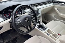 musta Volkswagen Passat 2015 kuva 3.