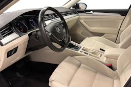musta Volkswagen Passat 2015 kuva 6.