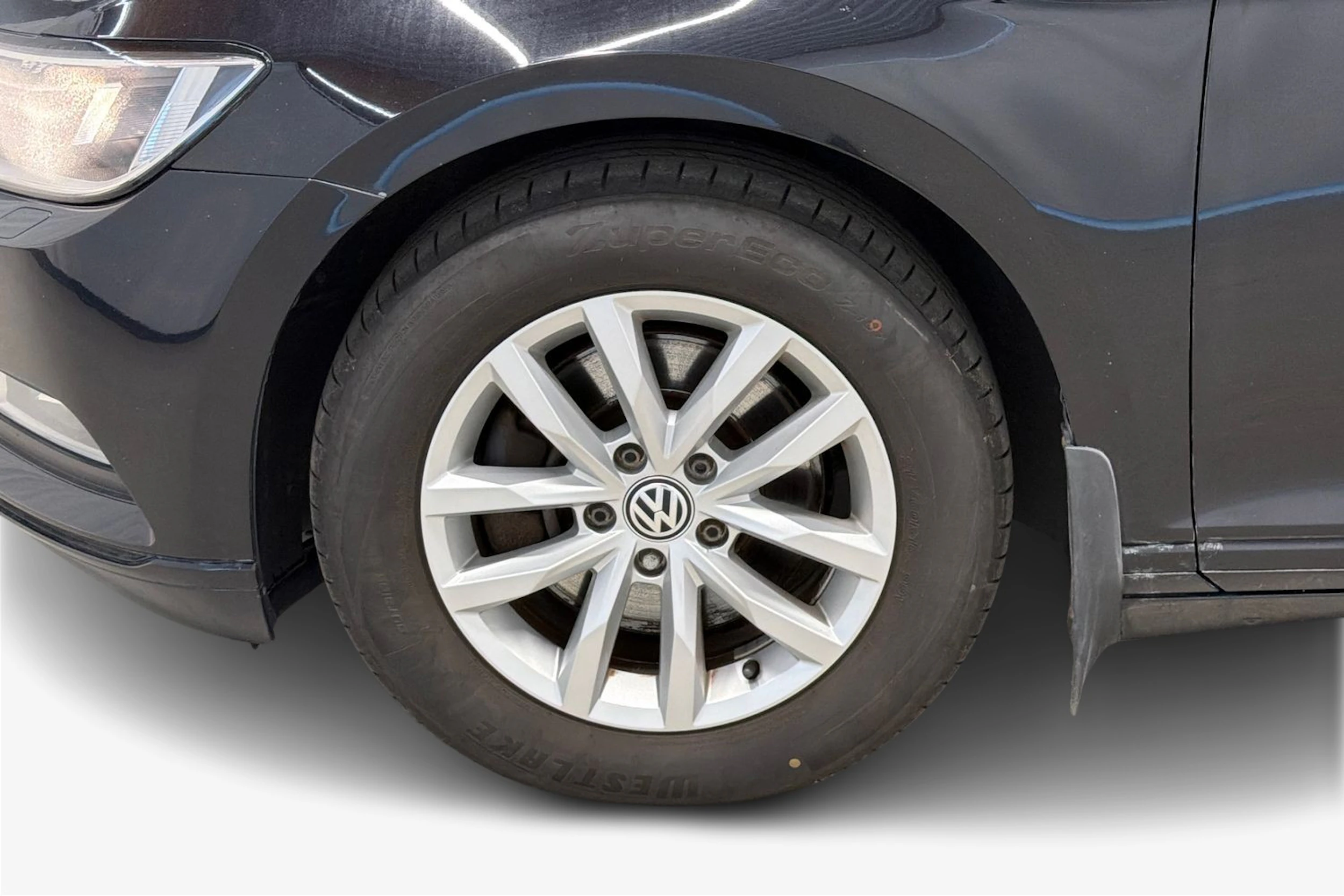musta Volkswagen Passat 2015 kuva 9.