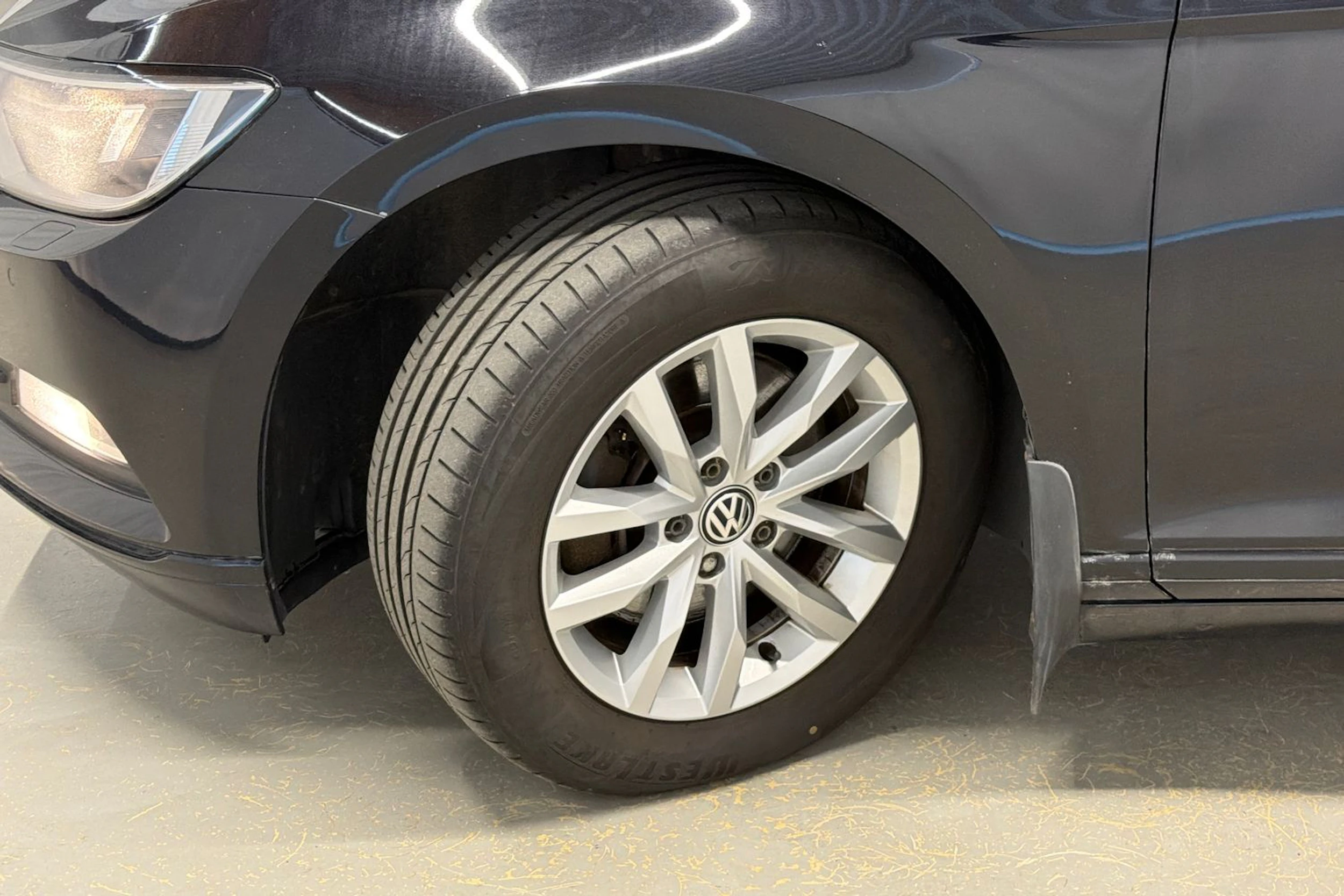 musta Volkswagen Passat 2015 kuva 10.