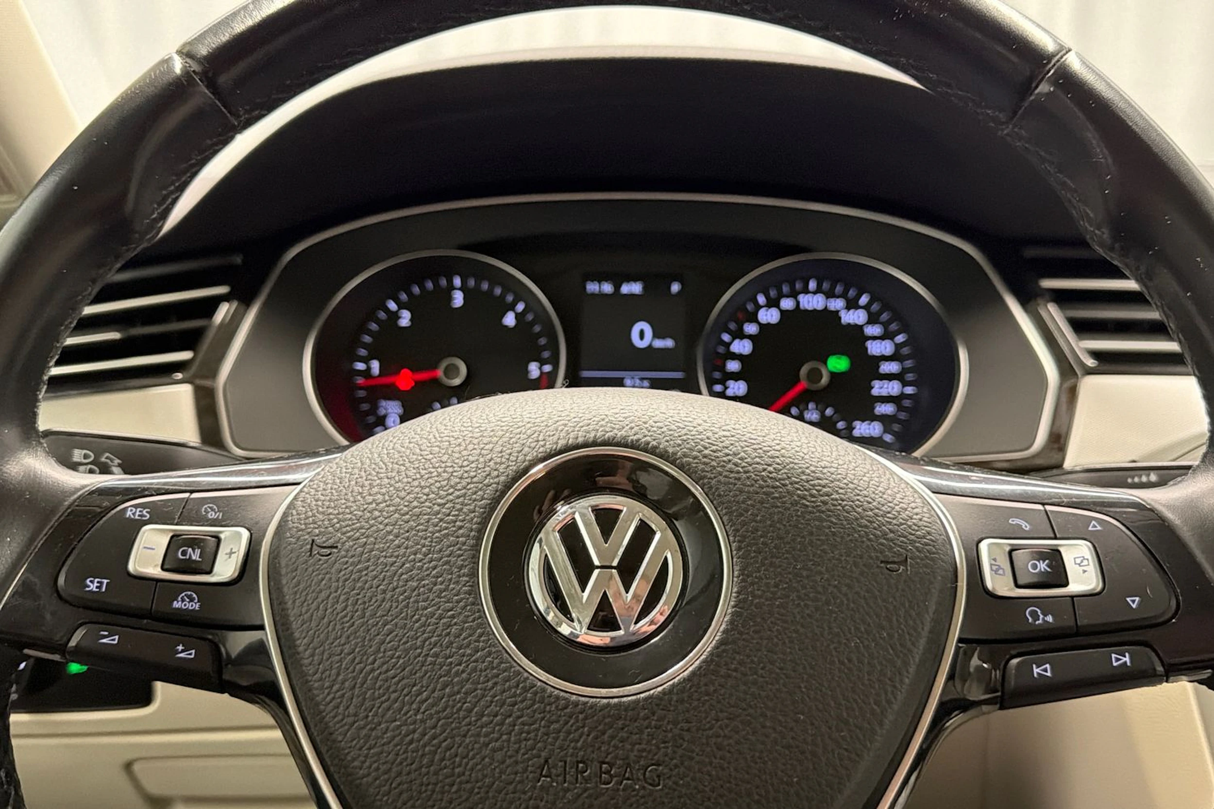 musta Volkswagen Passat 2015 kuva 12.