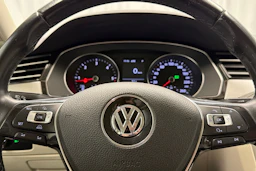 musta Volkswagen Passat 2015 kuva 12.