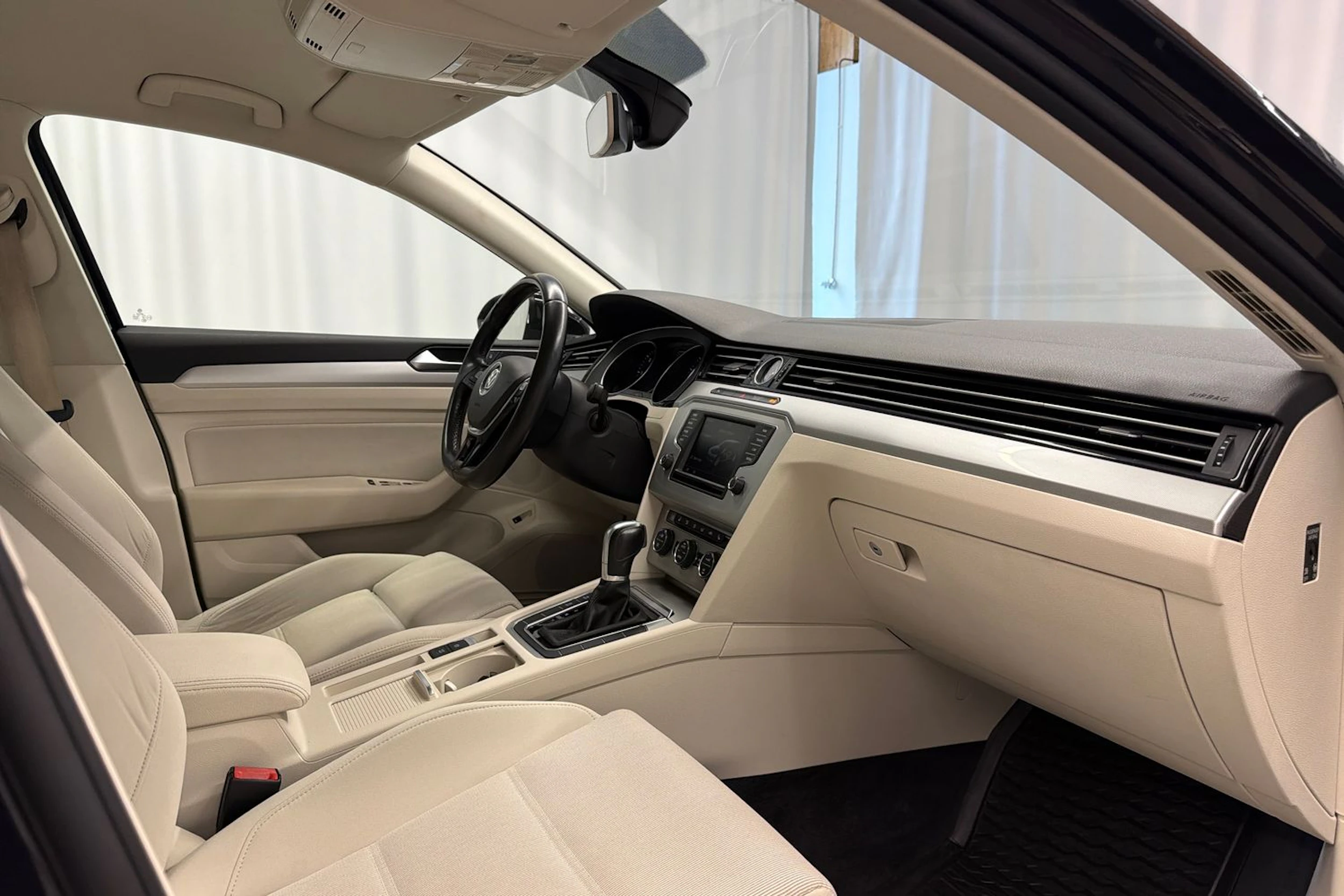 musta Volkswagen Passat 2015 kuva 21.