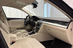 musta Volkswagen Passat 2015 kuva 21.