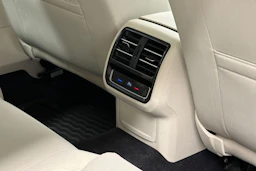 musta Volkswagen Passat 2015 kuva 22.