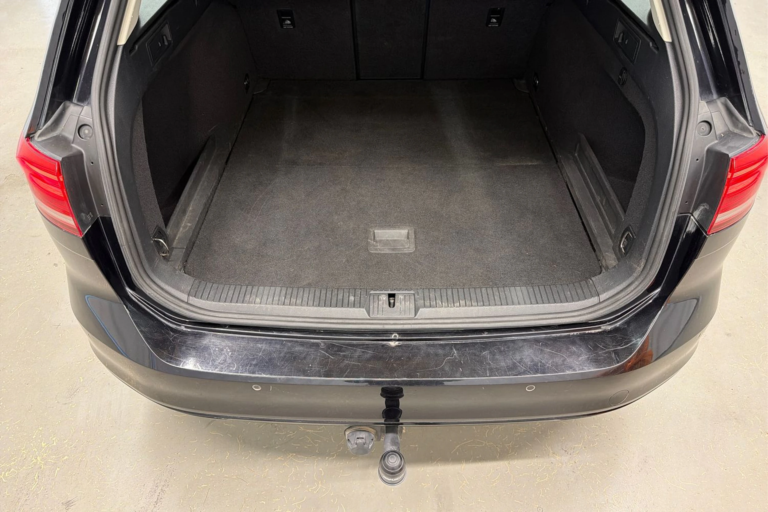 musta Volkswagen Passat 2015 kuva 24.