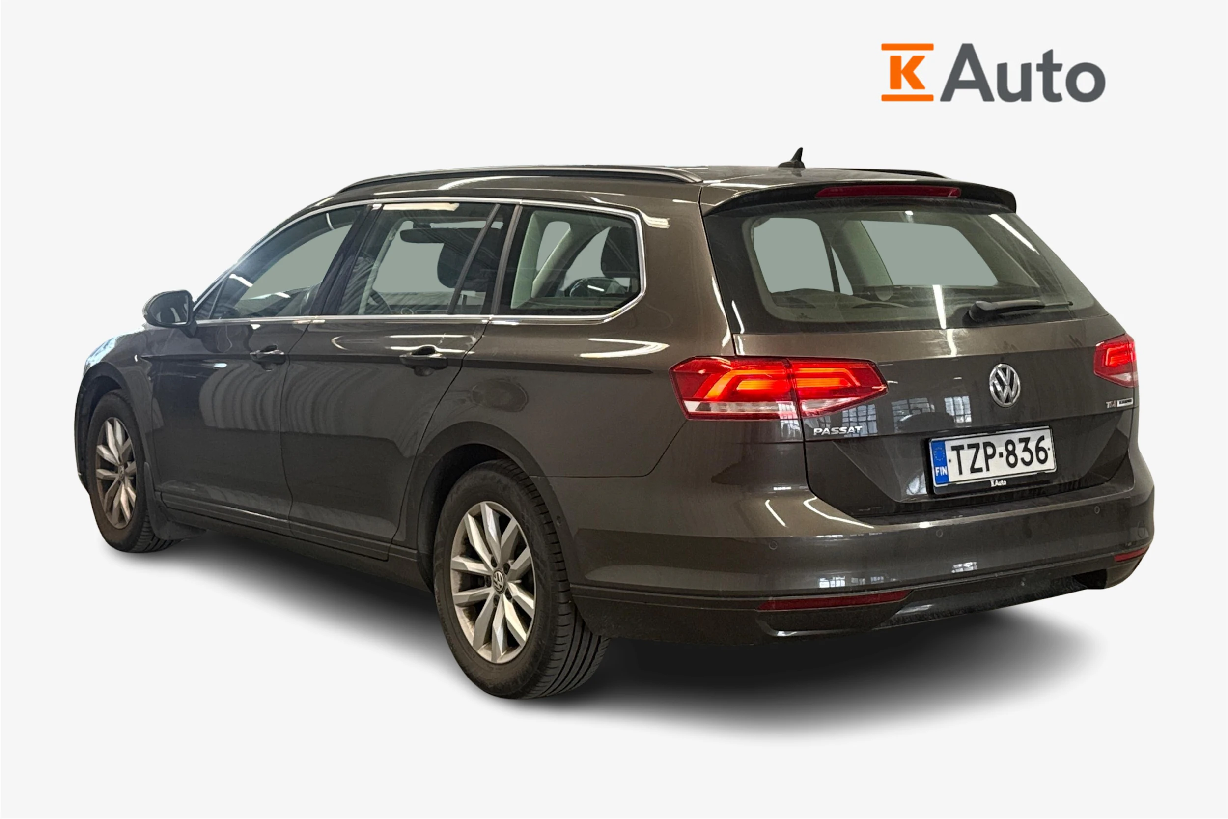 ruskea (beige) Volkswagen Passat 2015 kuva 2.