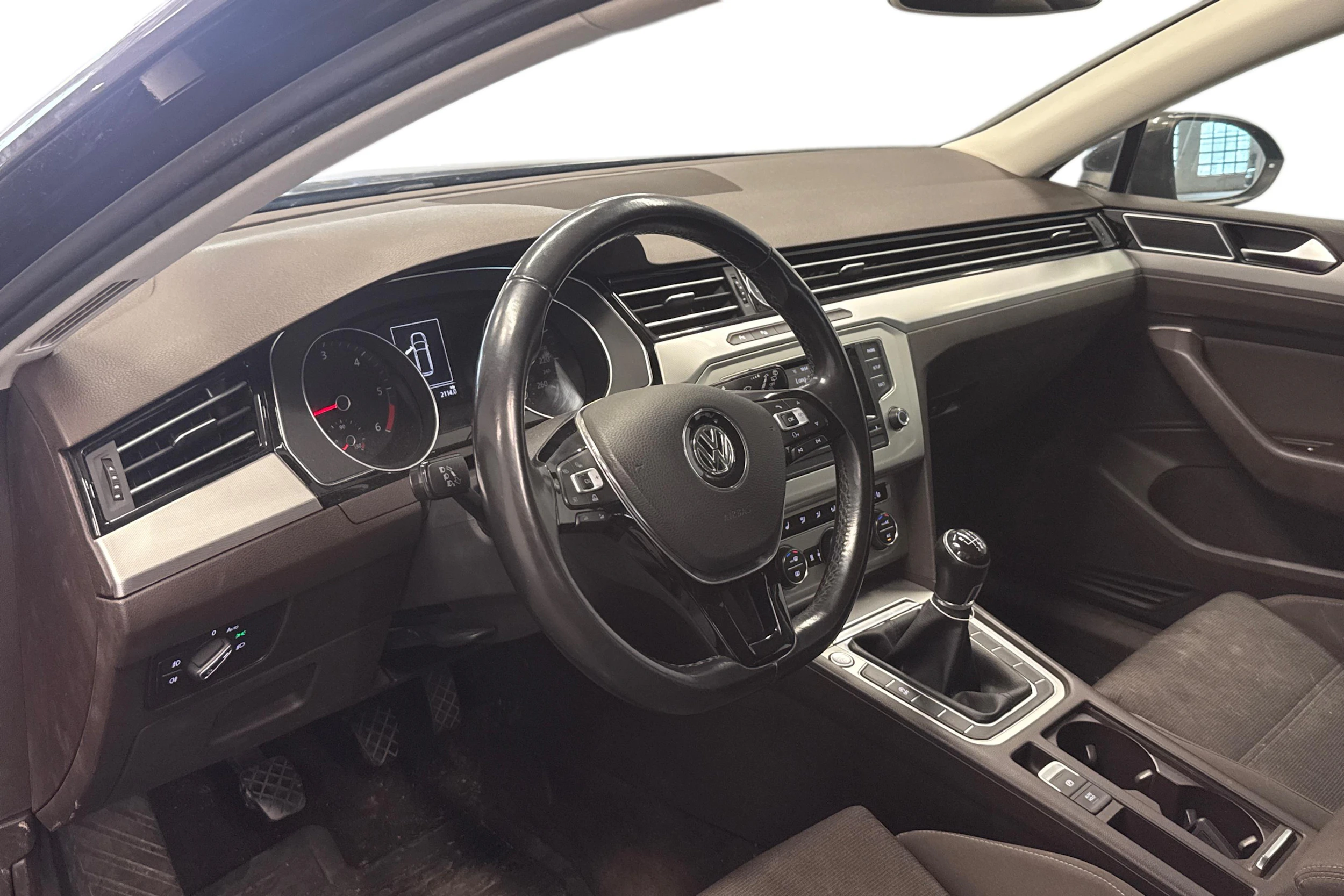 ruskea (beige) Volkswagen Passat 2015 kuva 3.