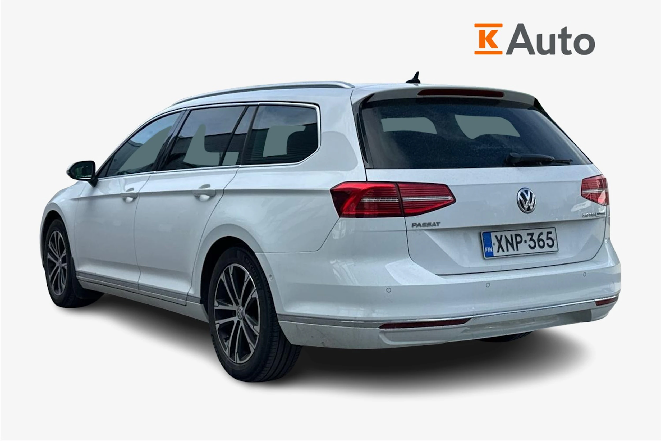 valkoinen Volkswagen Passat 2015 kuva 2.
