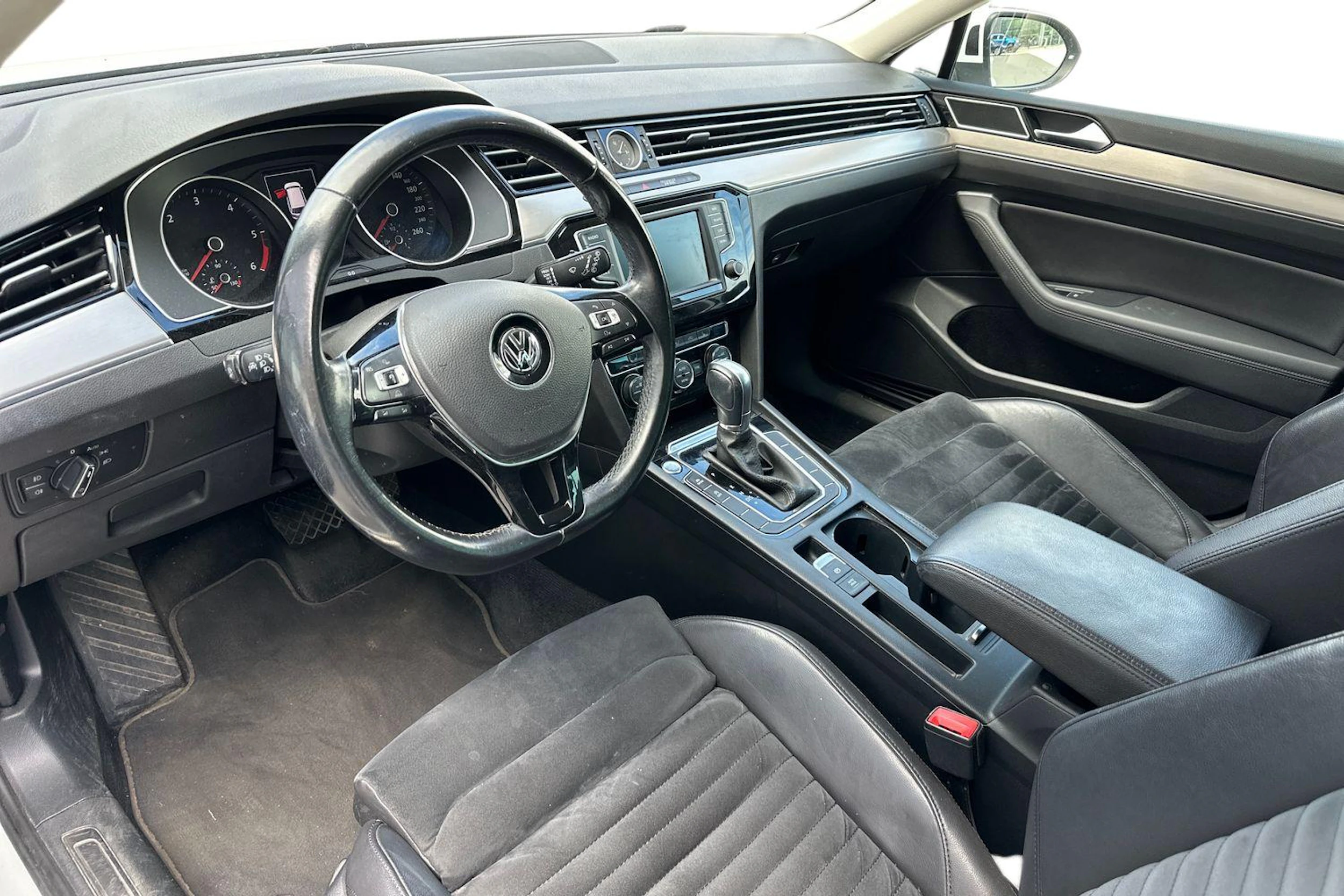 valkoinen Volkswagen Passat 2015 kuva 3.