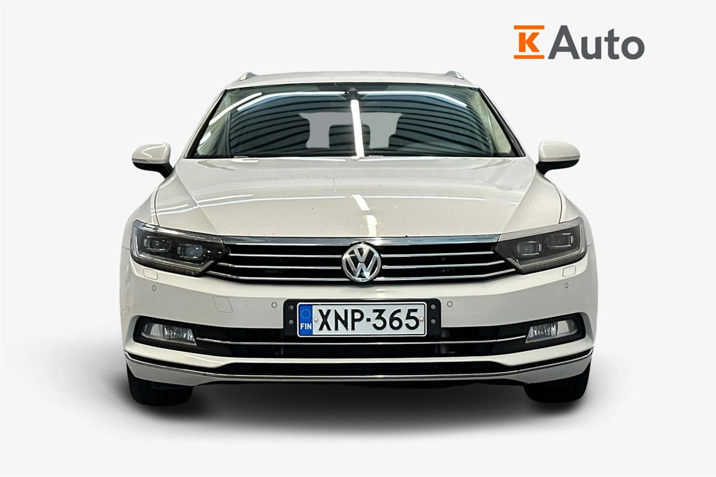 valkoinen Volkswagen Passat 2016 kuva 5.