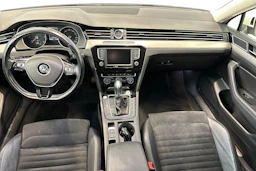 valkoinen Volkswagen Passat 2016 kuva 9.
