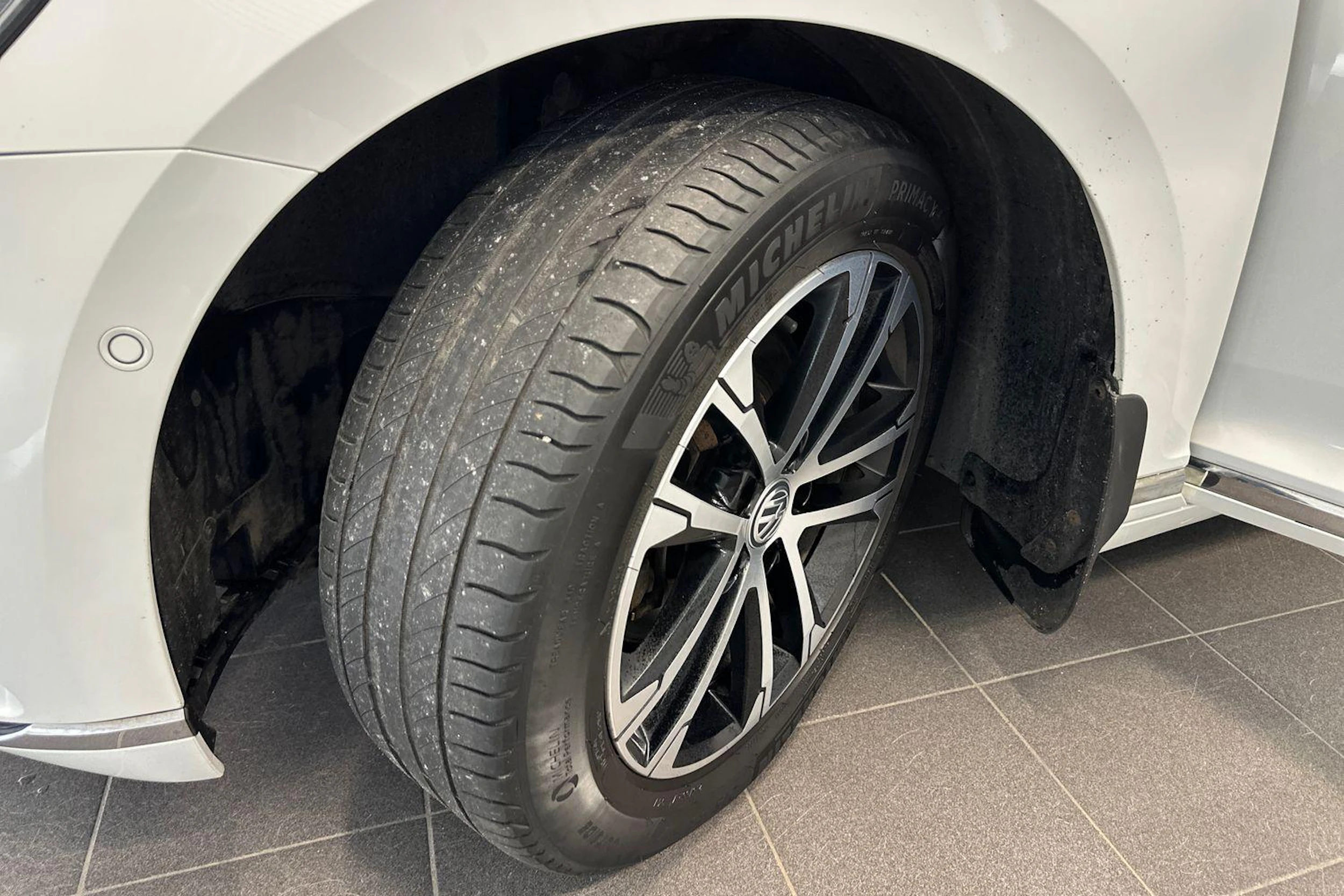 valkoinen Volkswagen Passat 2016 kuva 12.