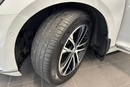 valkoinen Volkswagen Passat 2016 kuva 12.