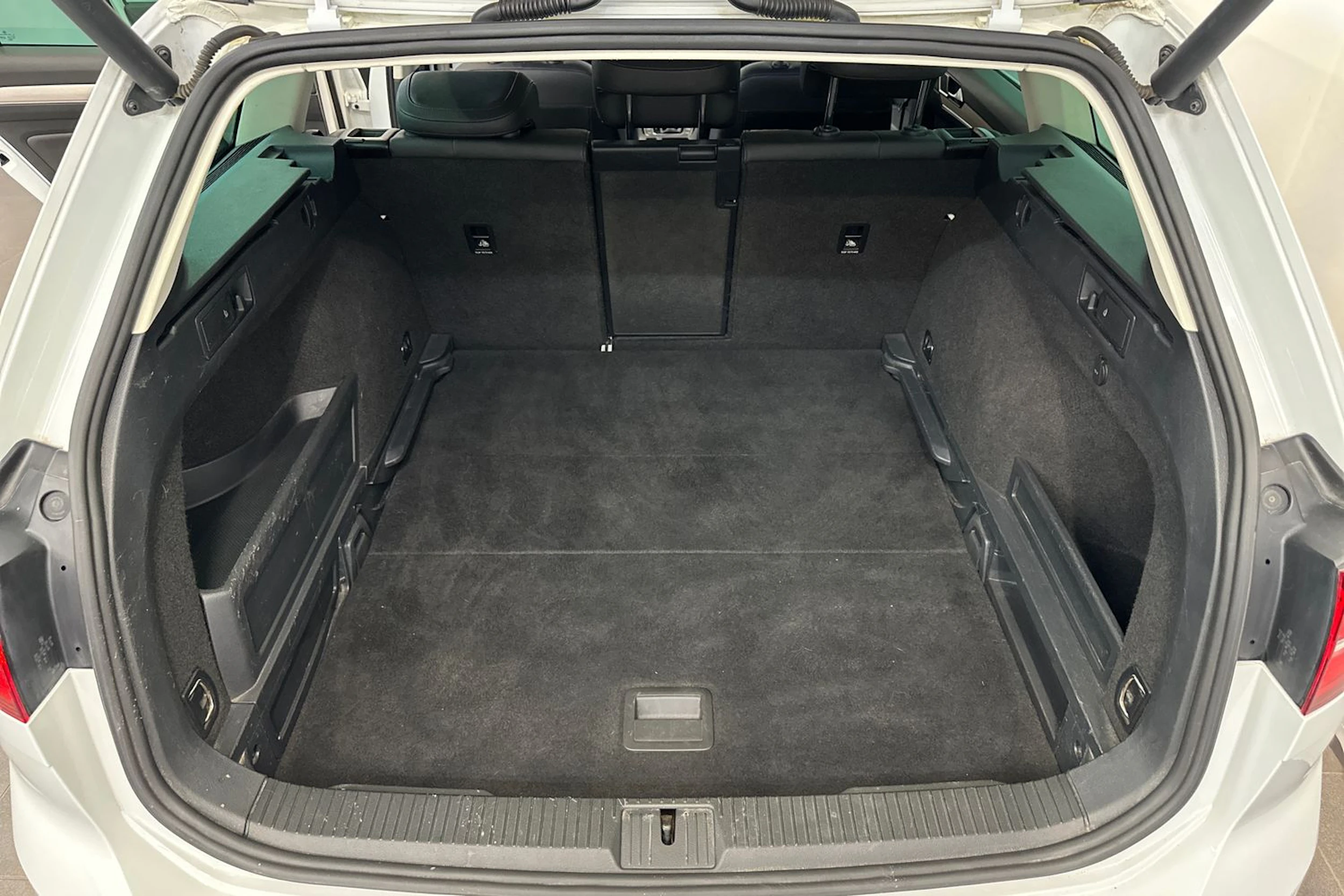 valkoinen Volkswagen Passat 2016 kuva 15.