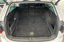 valkoinen Volkswagen Passat 2016 kuva 15.
