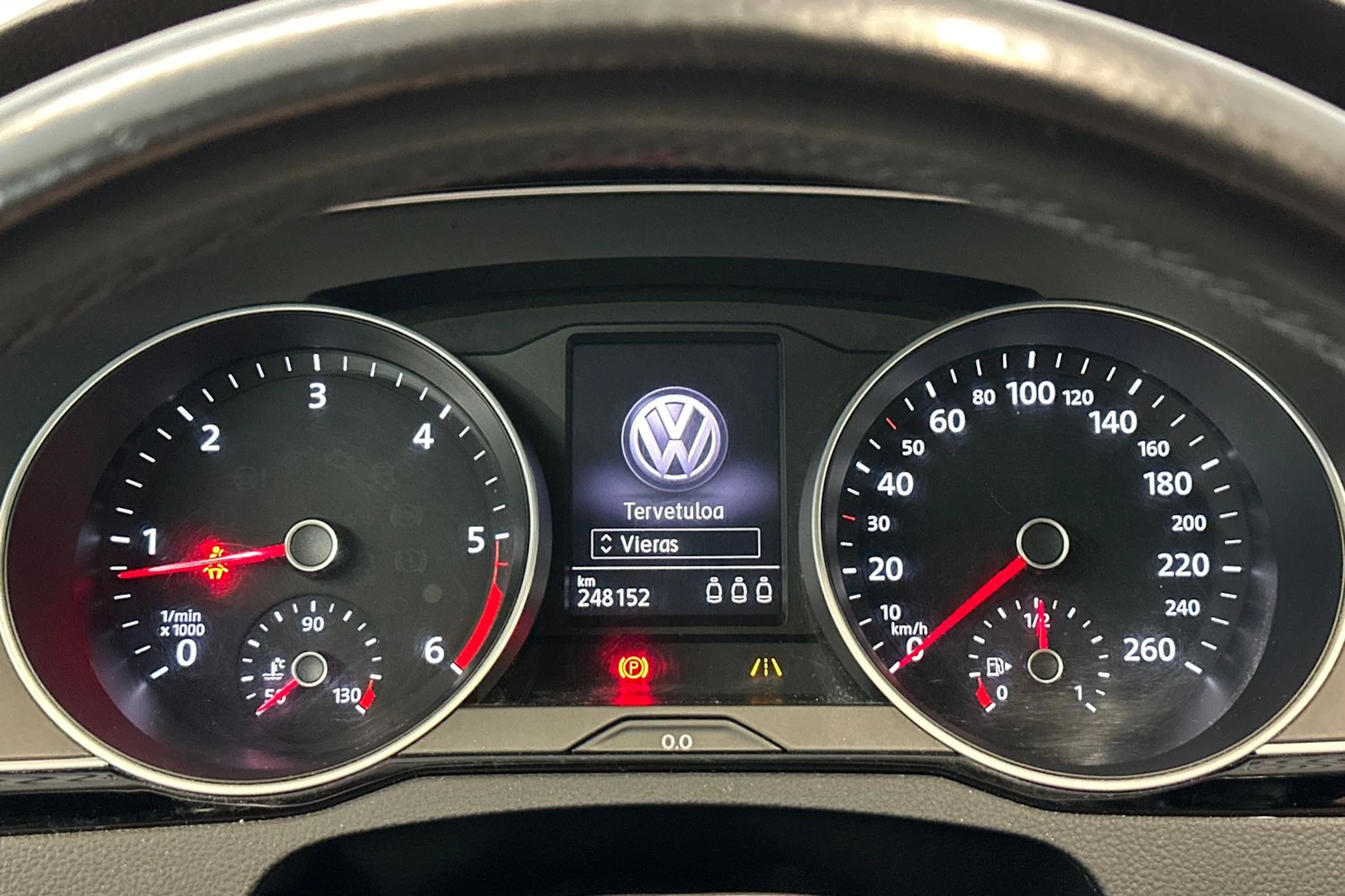 valkoinen Volkswagen Passat 2016 kuva 16.