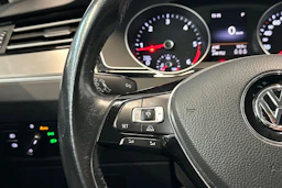 valkoinen Volkswagen Passat 2016 kuva 17.