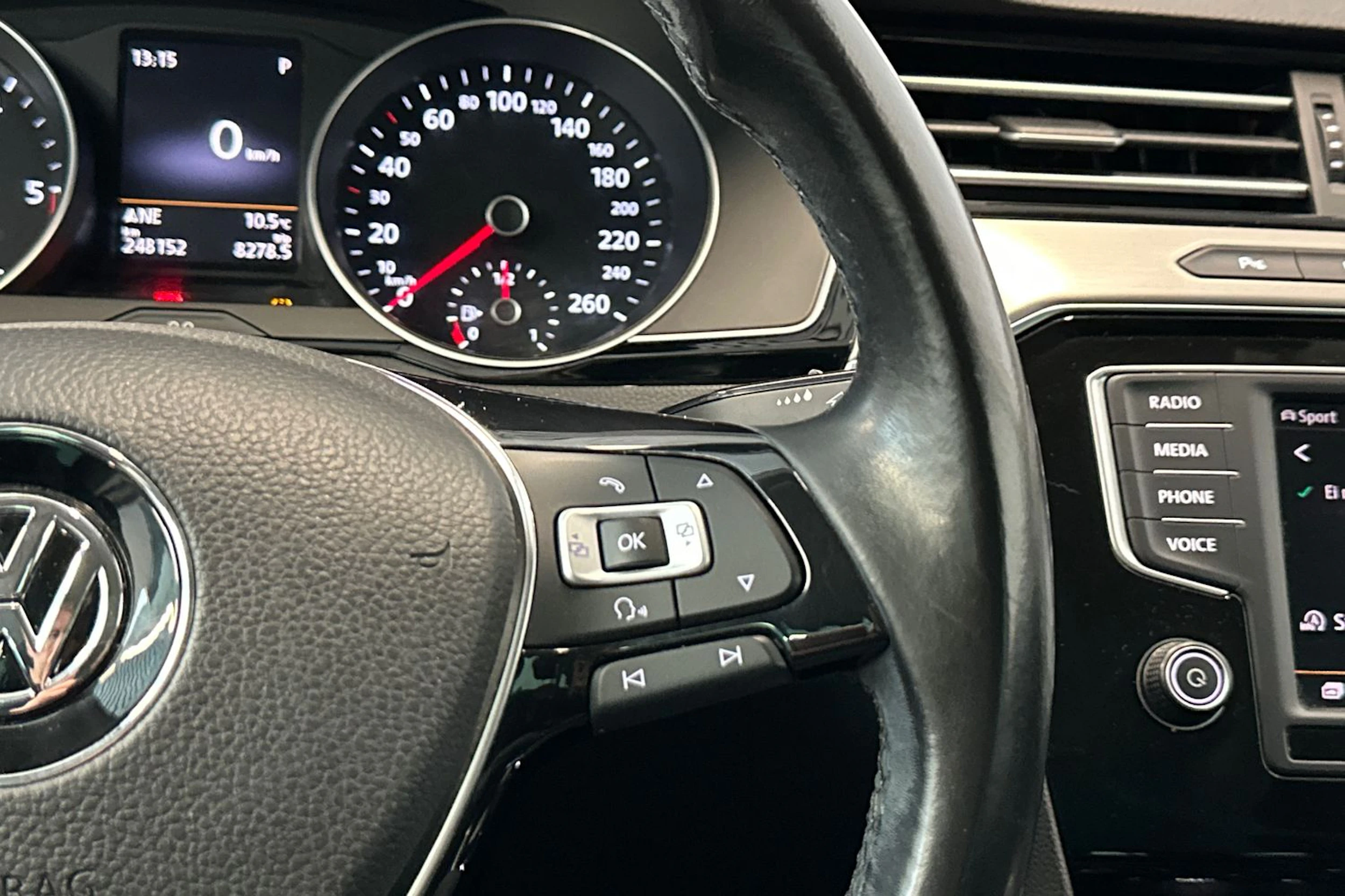 valkoinen Volkswagen Passat 2016 kuva 18.