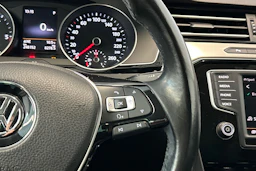 valkoinen Volkswagen Passat 2016 kuva 18.
