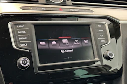 valkoinen Volkswagen Passat 2016 kuva 21.